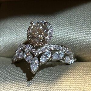 NWOT STUNNING OVER 2 CTTW moissanite crown ring